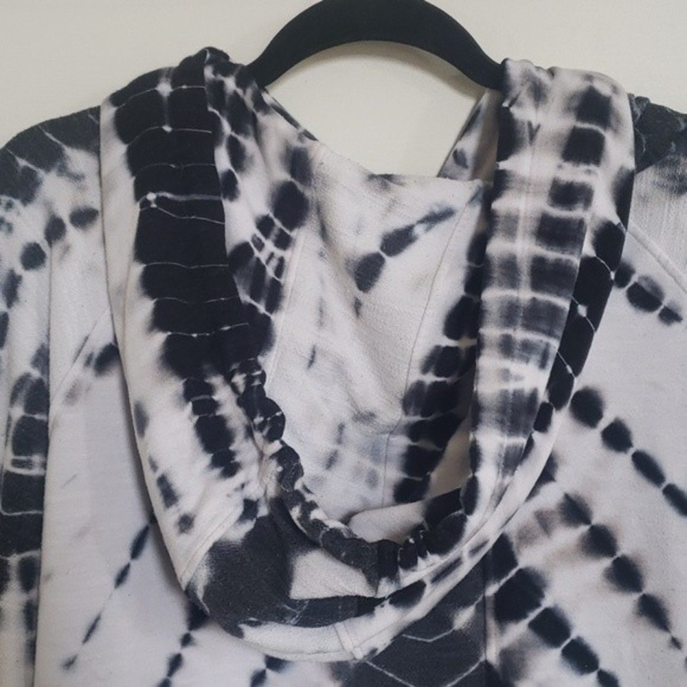 Gypsy 05 Hooded Pullover Sweatshirt Black White Tie Dye Hoodie | MEDIUM - Picture 5 of 9